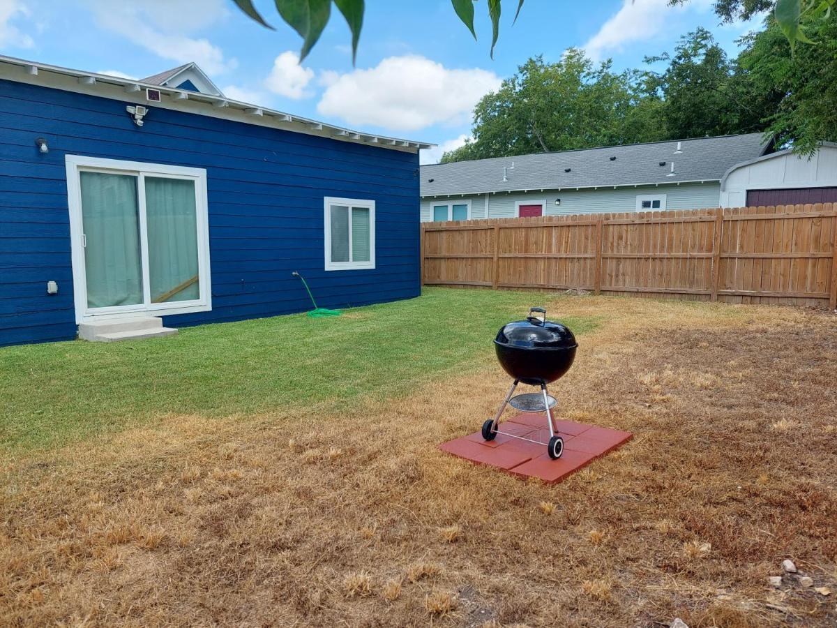 Cozy *Downtown Getaway* Villa San Antonio Exterior photo